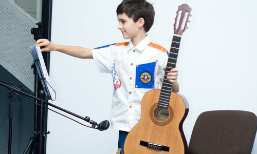 Уроки игры на гитаре для детей и взрослых Уроки гитары Киев