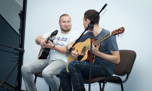 Обучение игре на гитаре с преподавателем Как научиться играть на гитаре